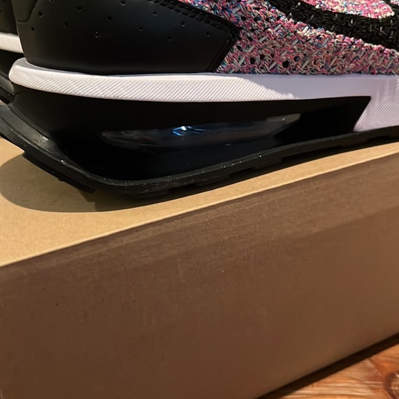 Nike Running Shoes - Picture 5 of 6